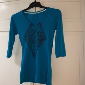Blue mid length sleeve tee shirt, v-neck